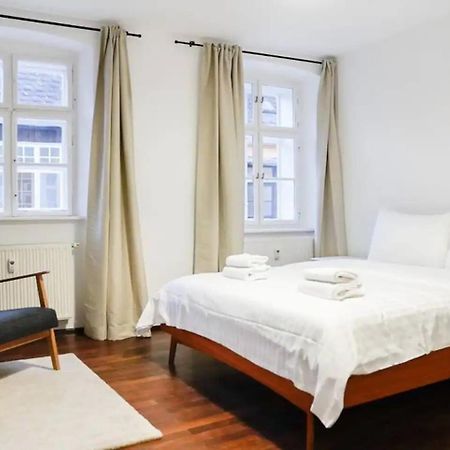 Authentic Austrian Flat In The South Of Vienna Apartment Modling Exterior photo