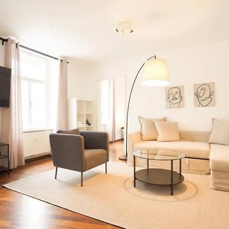 Authentic Austrian Flat In The South Of Vienna Apartment Modling Exterior photo