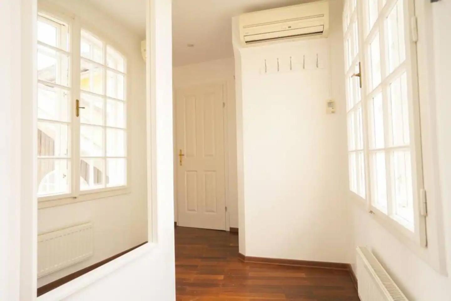 Authentic Austrian Flat In The South Of Vienna Apartment Modling Exterior photo