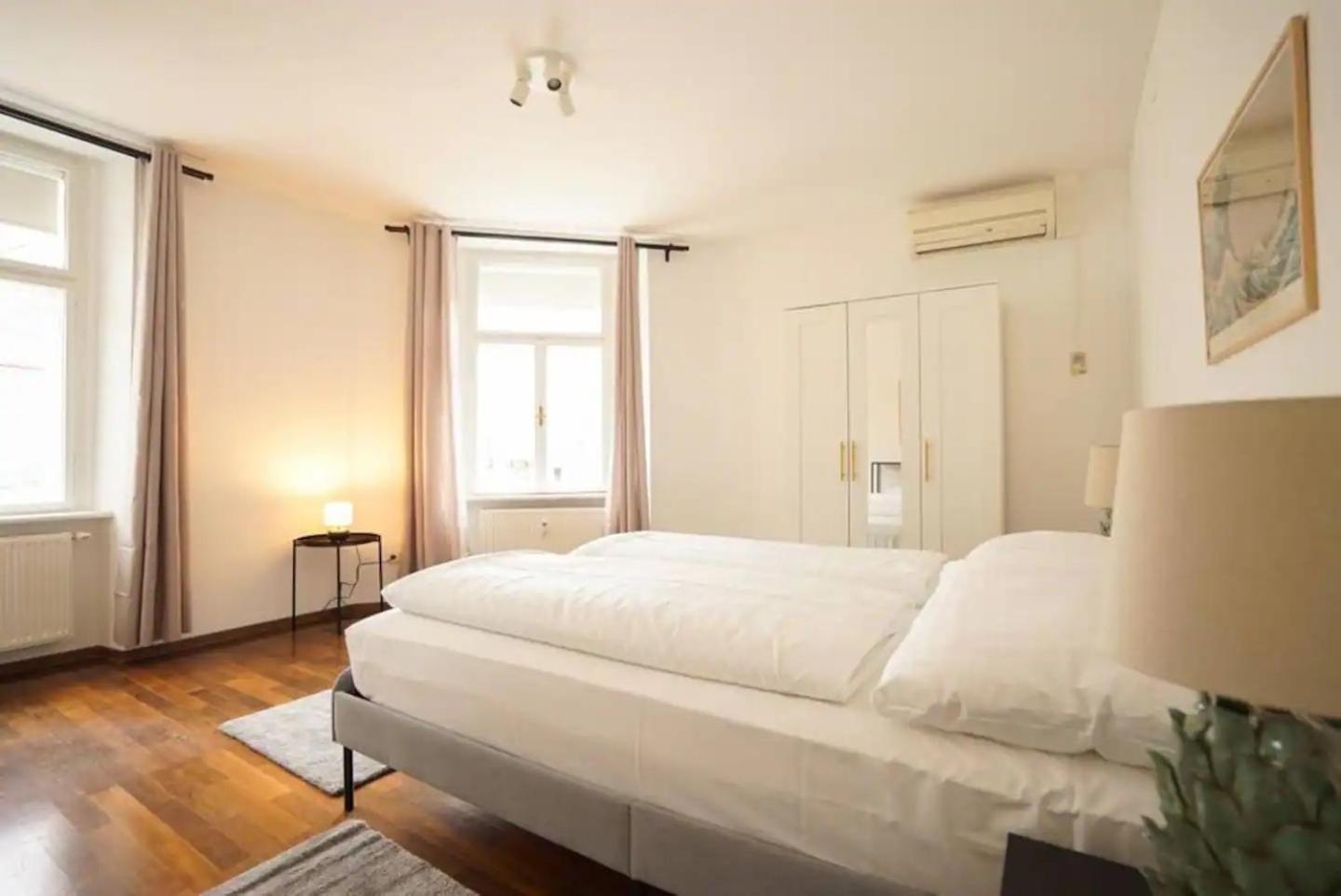 Authentic Austrian Flat In The South Of Vienna Apartment Modling Exterior photo