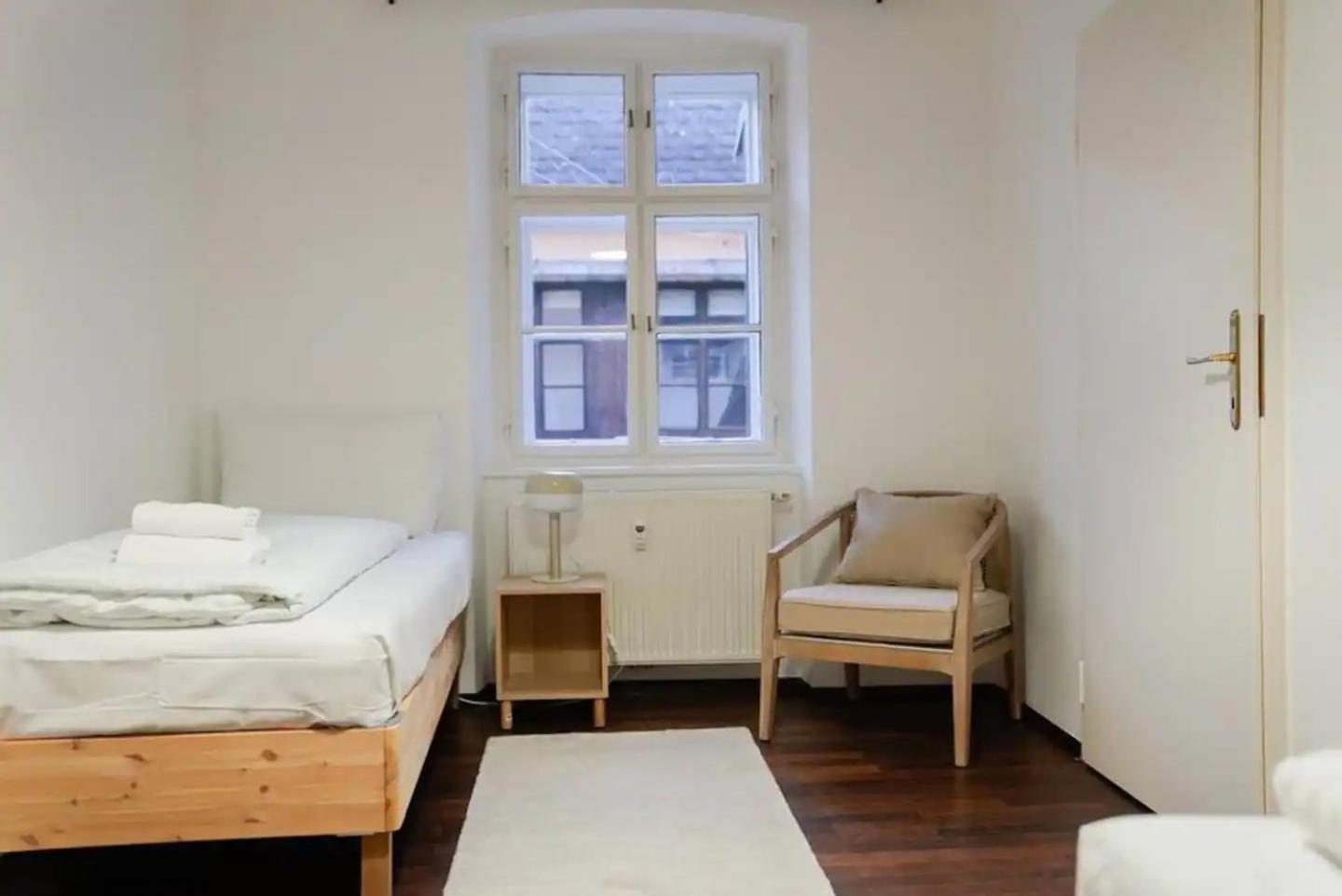 Authentic Austrian Flat In The South Of Vienna Apartment Modling Exterior photo