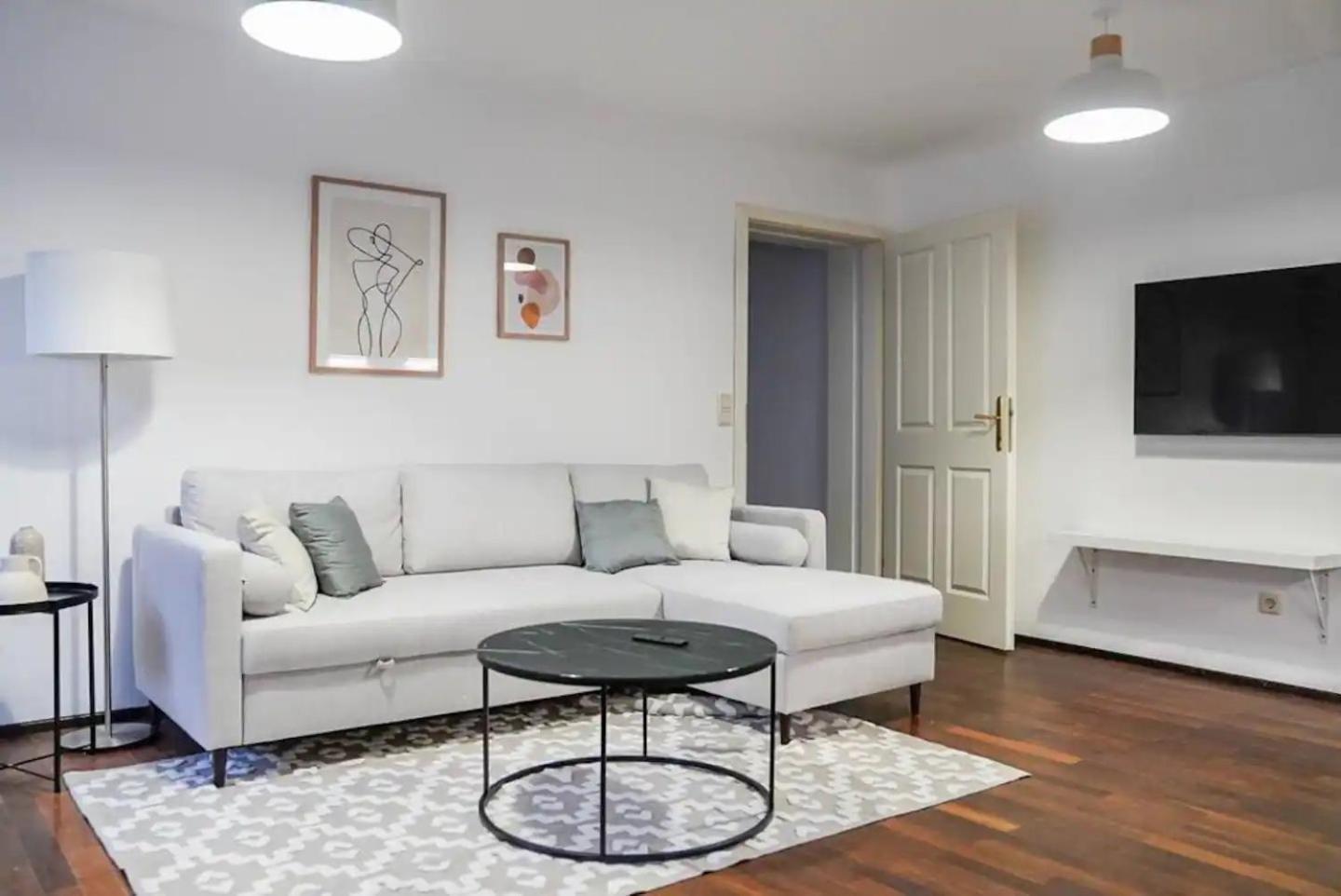 Authentic Austrian Flat In The South Of Vienna Apartment Modling Exterior photo