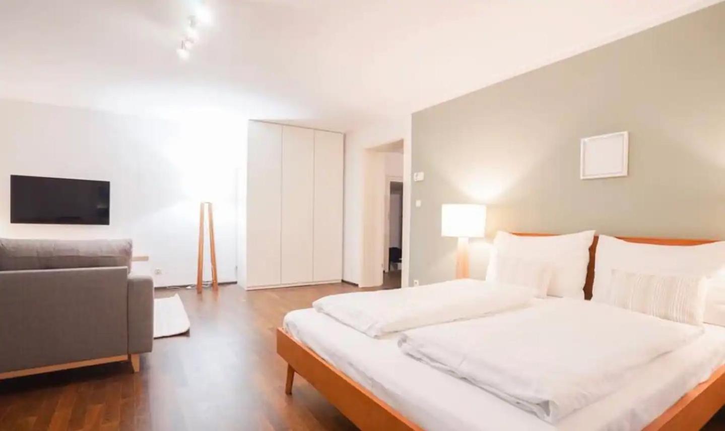 Authentic Austrian Flat In The South Of Vienna Apartment Modling Exterior photo