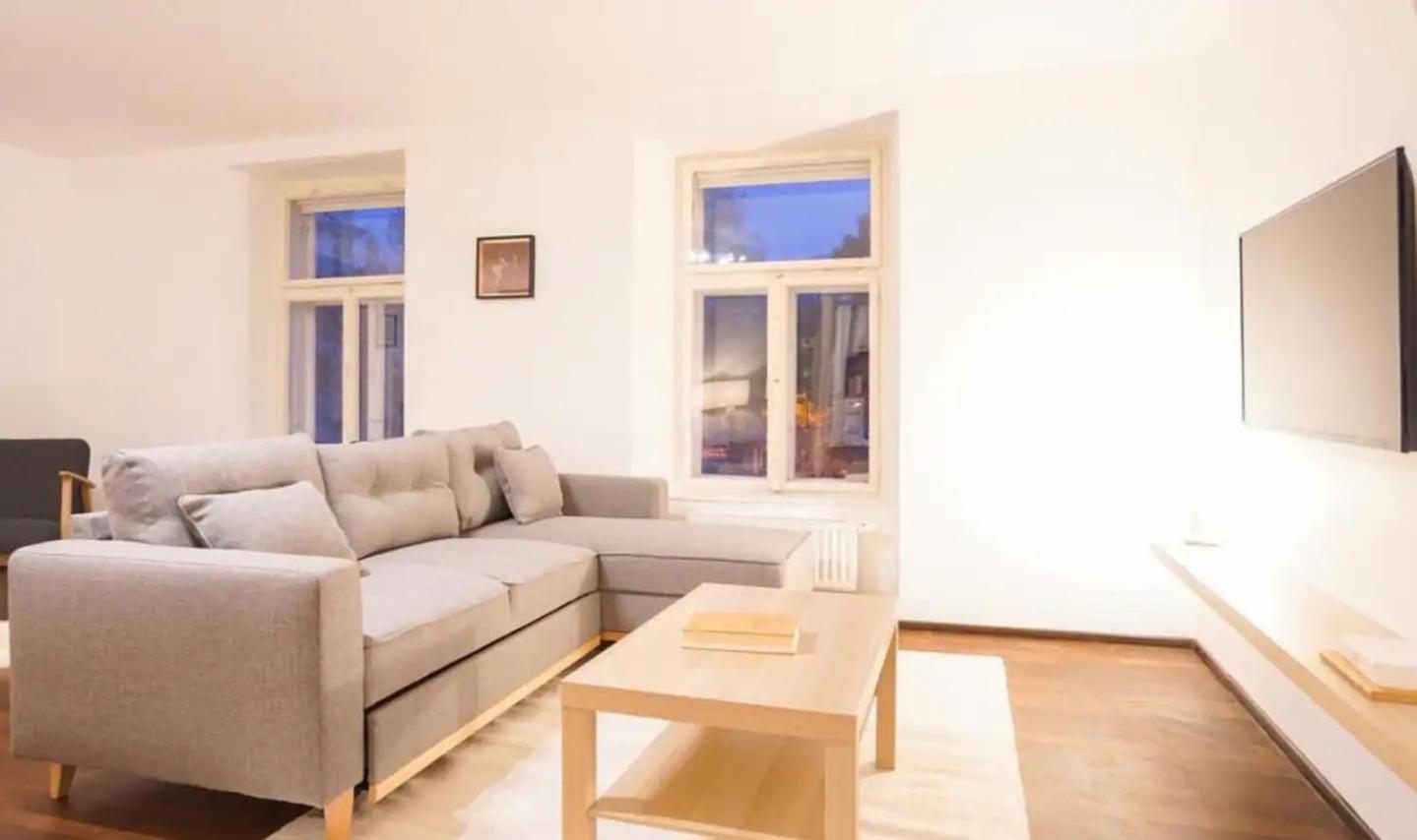 Authentic Austrian Flat In The South Of Vienna Apartment Modling Exterior photo