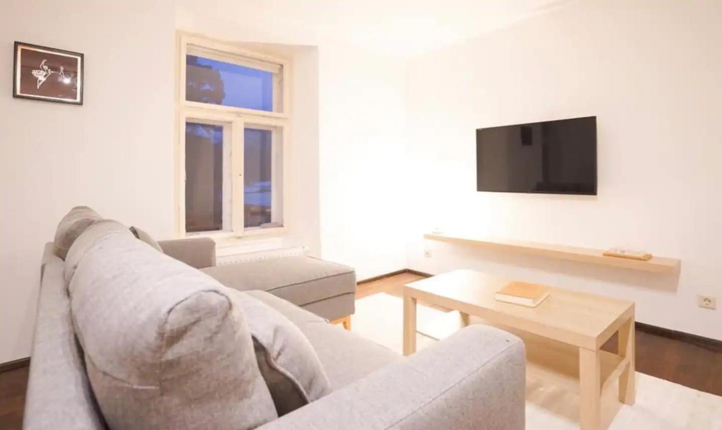 Authentic Austrian Flat In The South Of Vienna Apartment Modling Exterior photo