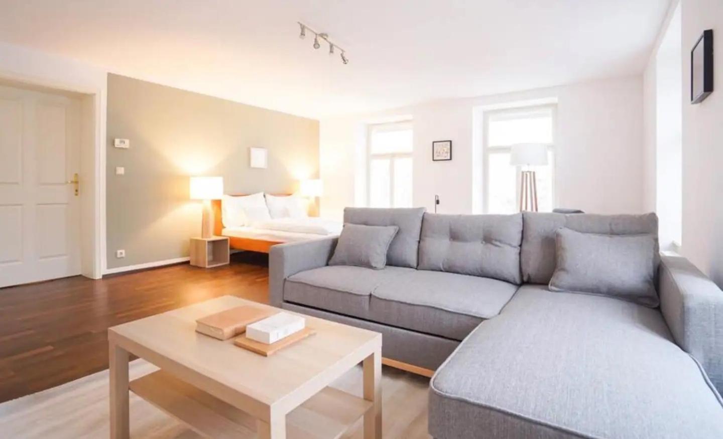 Authentic Austrian Flat In The South Of Vienna Apartment Modling Exterior photo