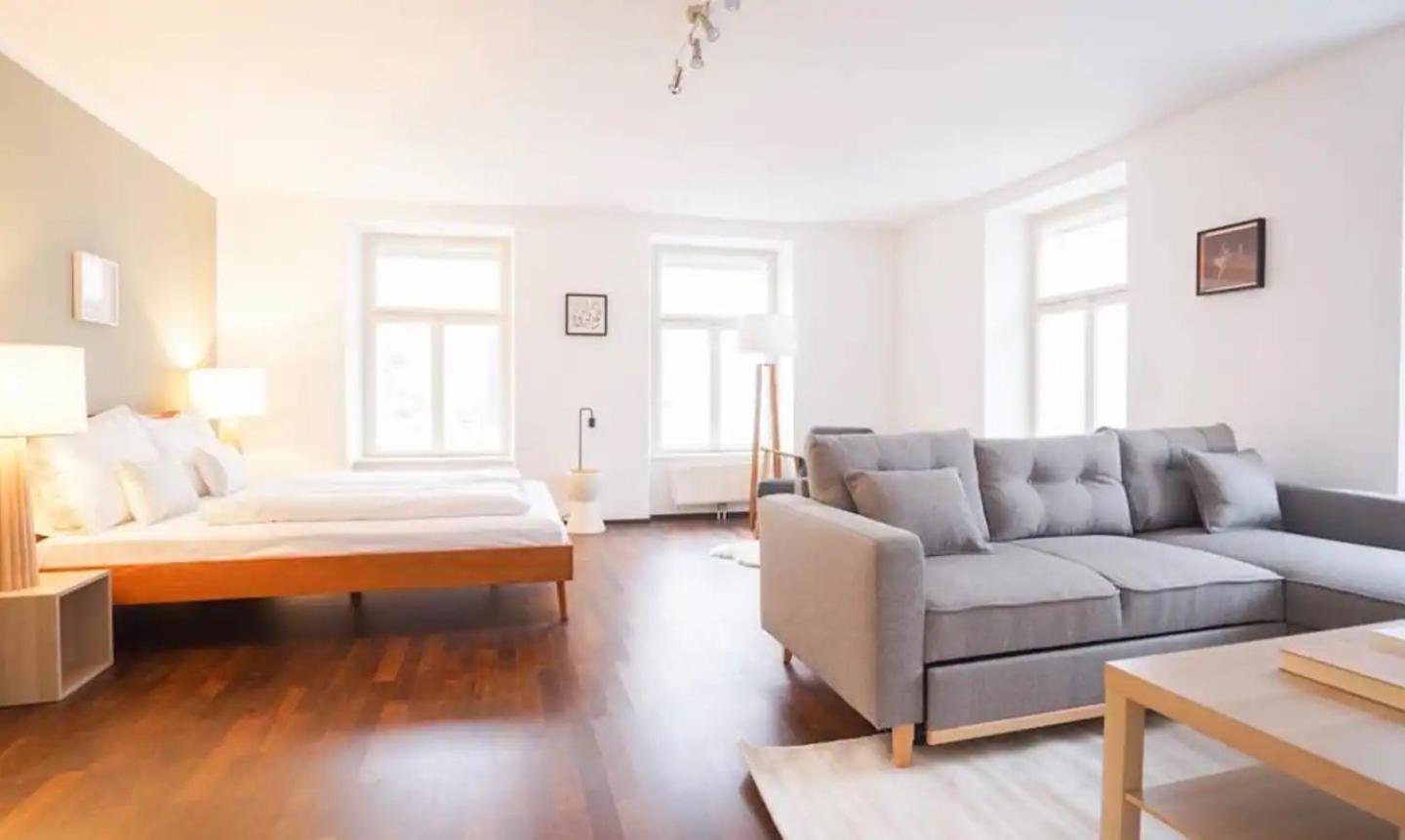 Authentic Austrian Flat In The South Of Vienna Apartment Modling Exterior photo