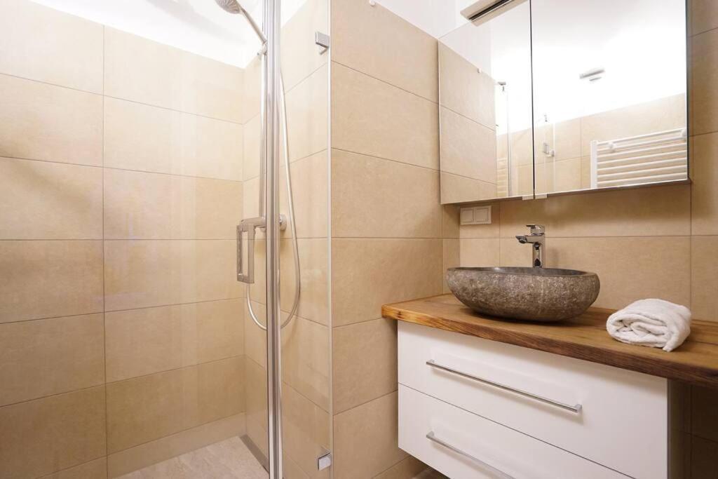 Authentic Austrian Flat In The South Of Vienna Apartment Modling Exterior photo
